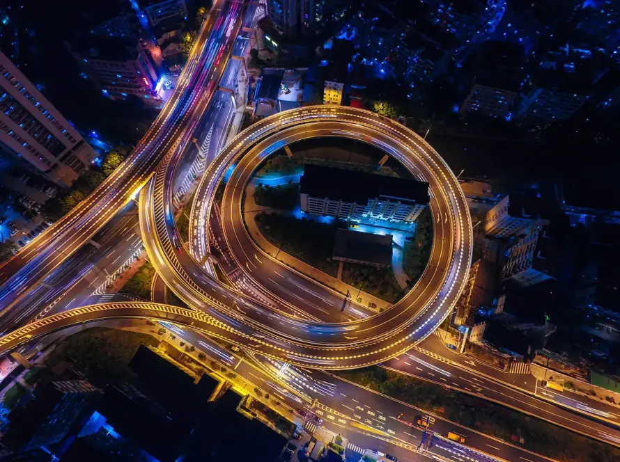 Trasporti: servizi di progettazione per la realizzazione e gestione di infrastrutture e di sistemi di trasporto e loro integrazione nelle reti esistenti.